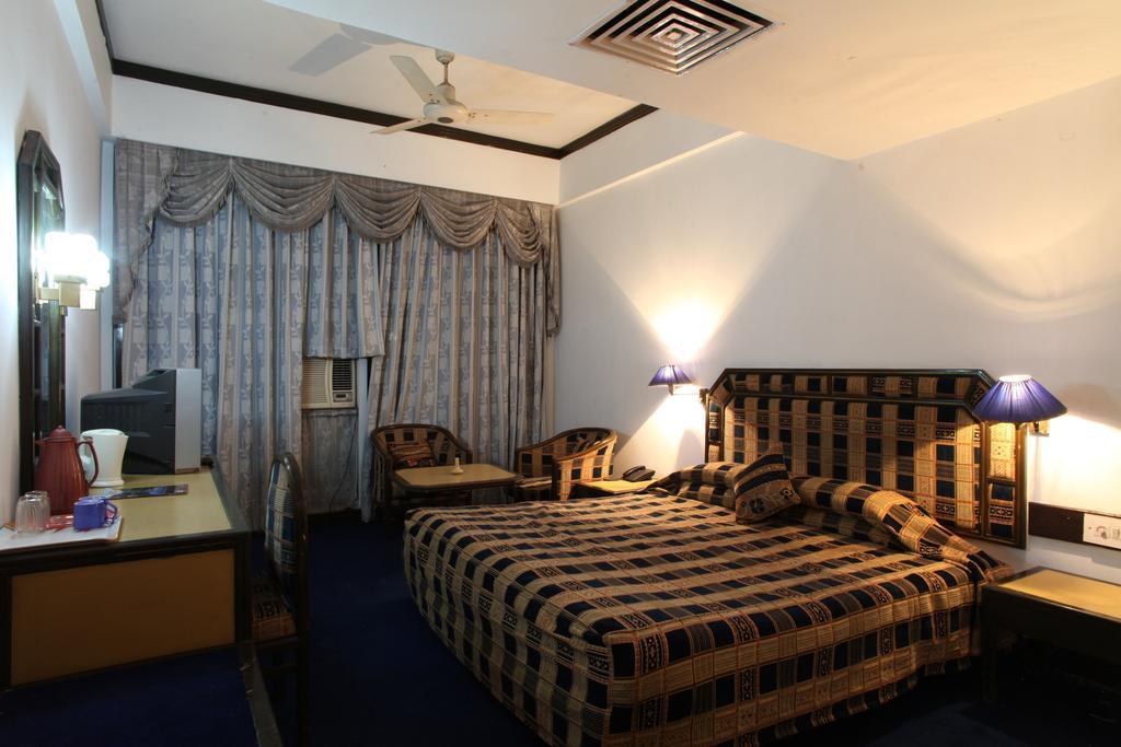 Hotel Jammu Ashok Стая снимка