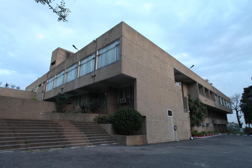Hotel Jammu Ashok Екстериор снимка