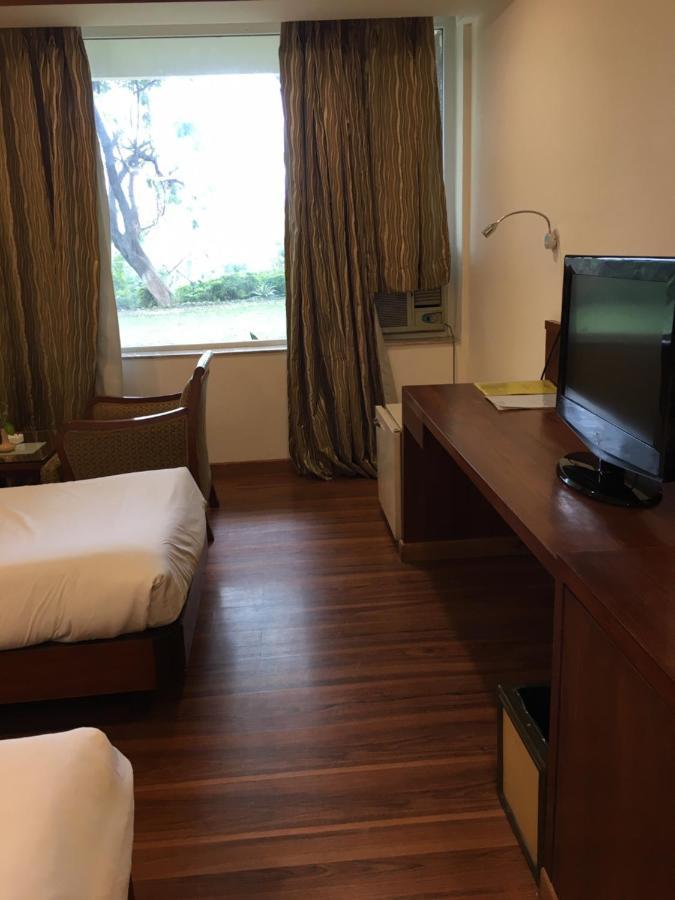 Hotel Jammu Ashok Екстериор снимка