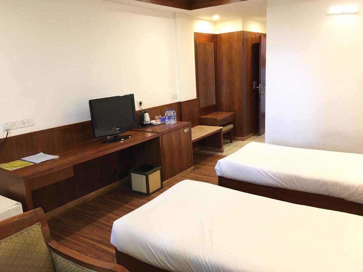 Hotel Jammu Ashok Екстериор снимка
